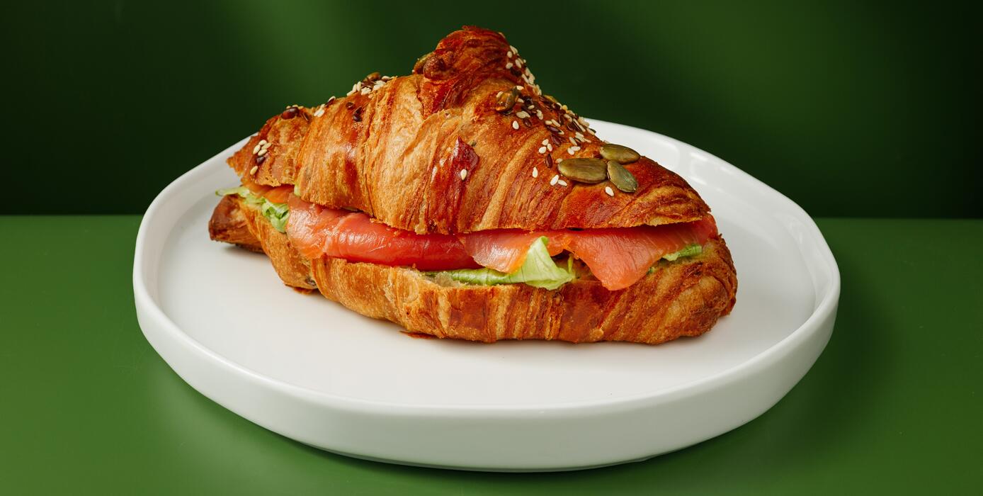 Милти: Французский круассан зерновой с форелью
