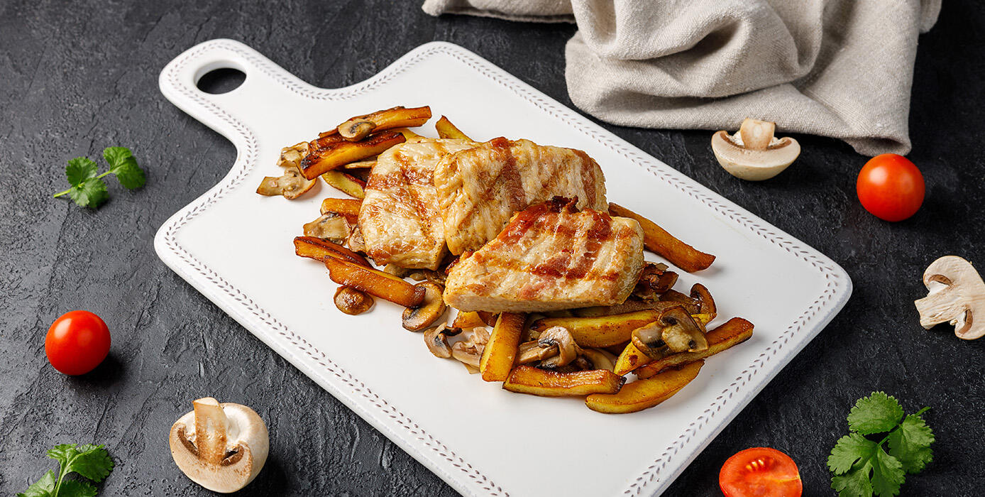 Милти: Филе индейки в беконе с жареным картофеле