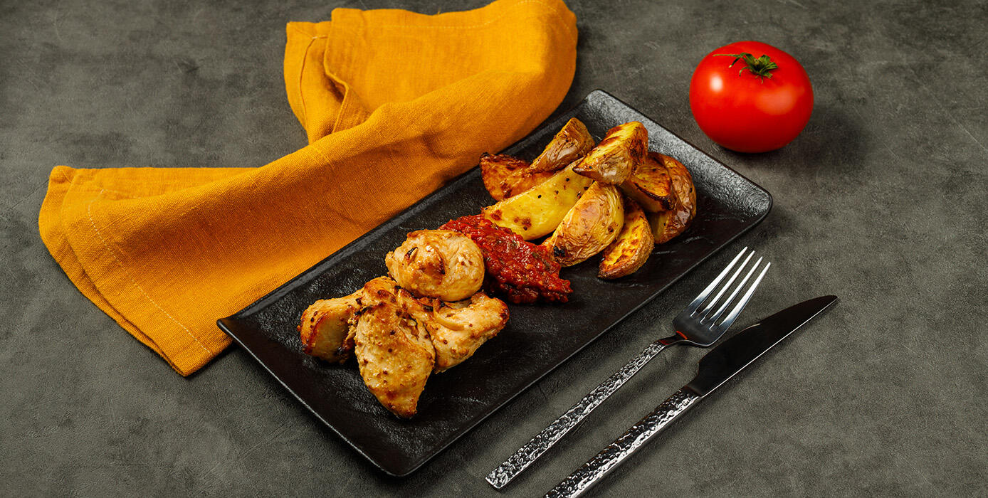 Милти: Шашлык из индейки с печеным картофелем и итальянским томатным соусом