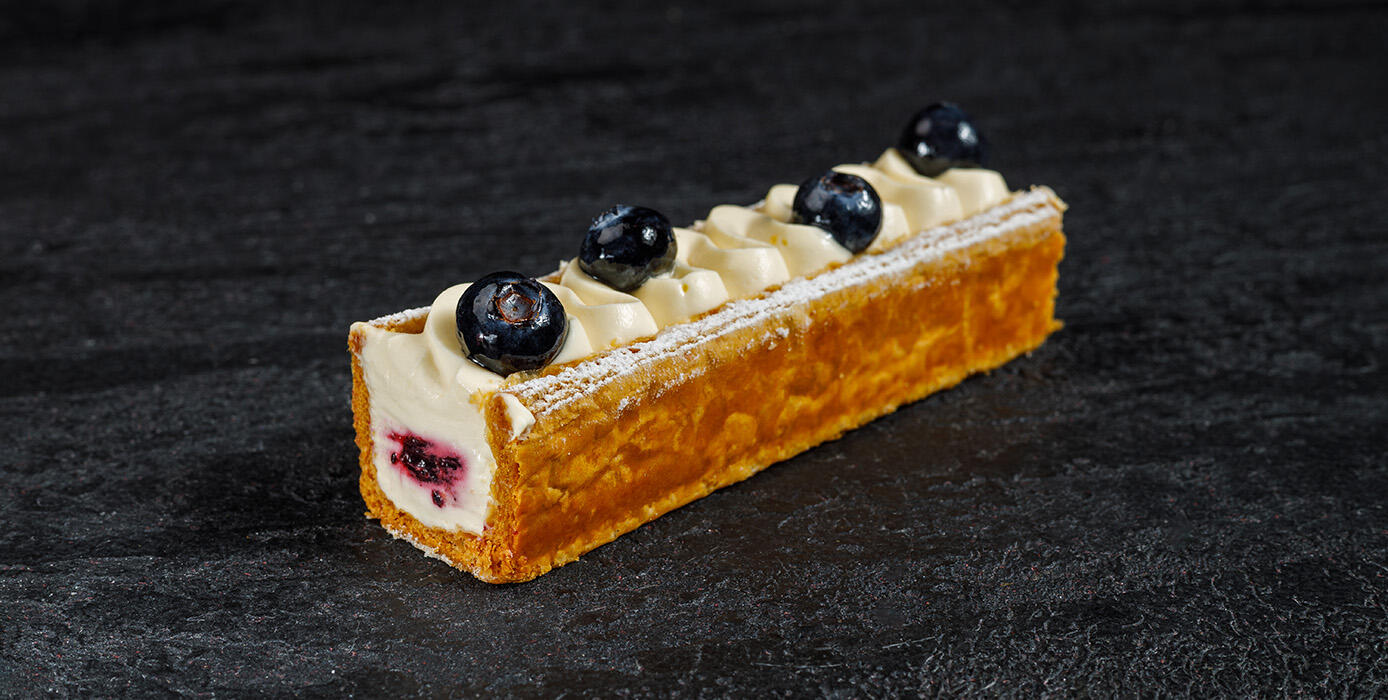 Милти: Мильфей со свежей голубикой