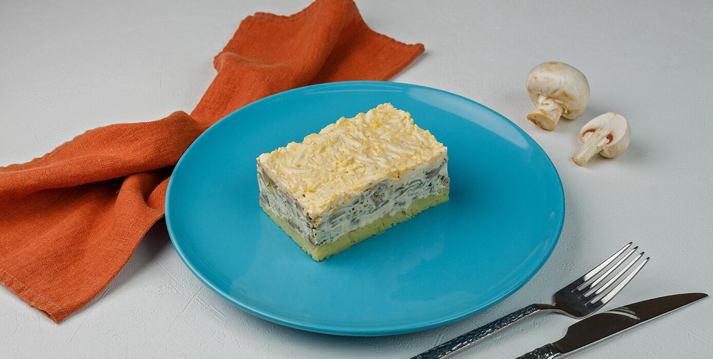 Милти: Оригинальный салат с томленой говядиной и маринованными огурчиками