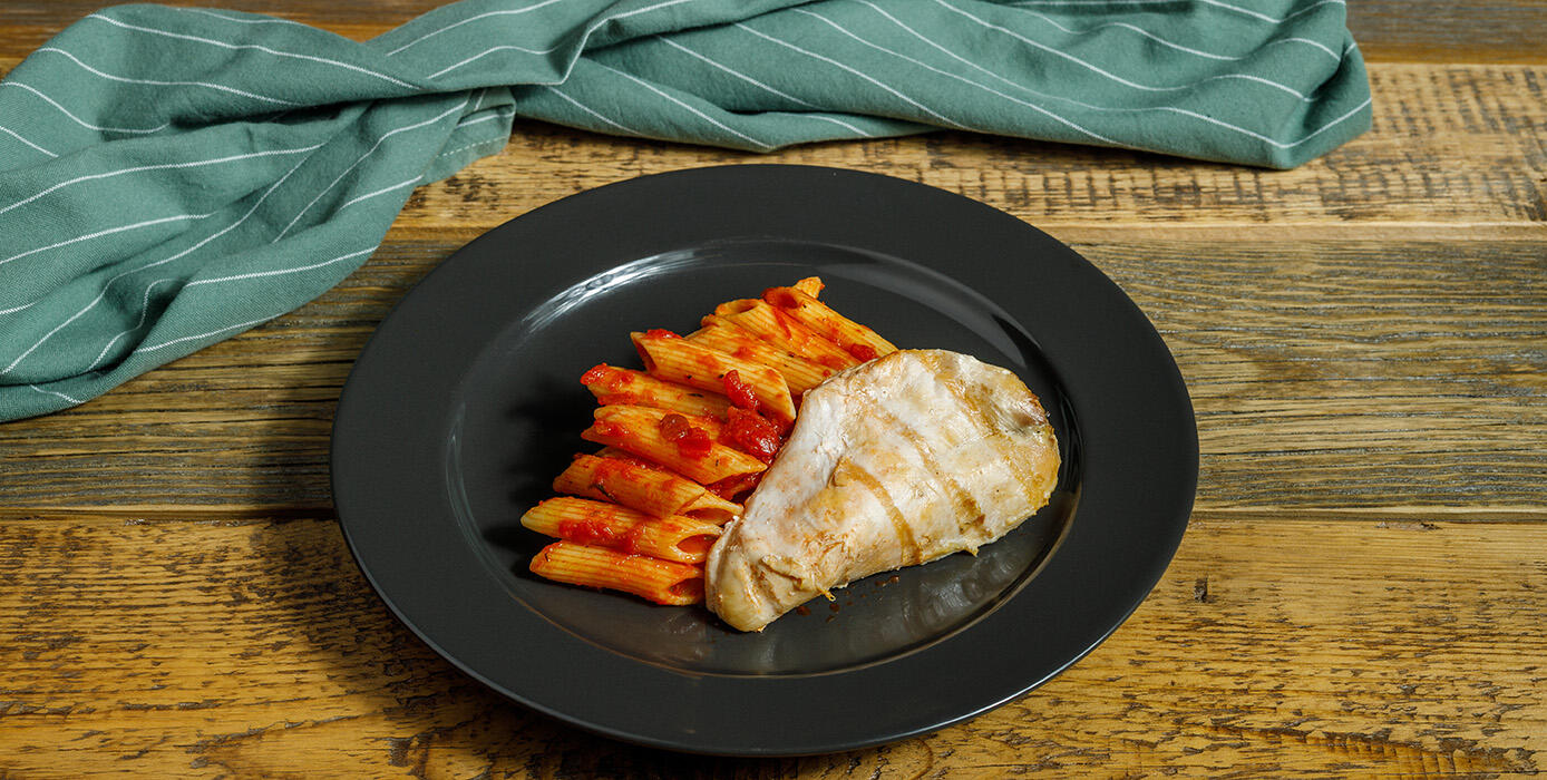 Милти: Куриная грудка на гриле с пенне маринара (замороженная продукция)