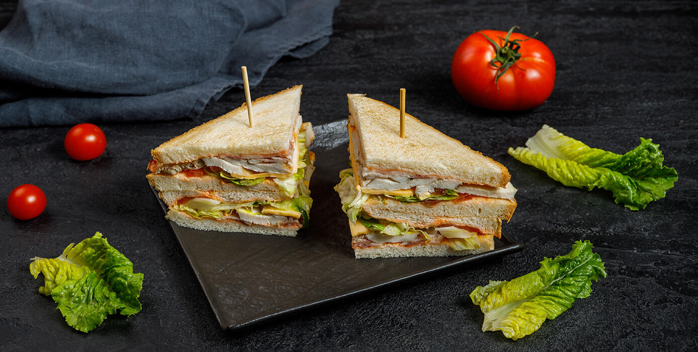 Милти: Клаб-сэндвич с курицей и беконом