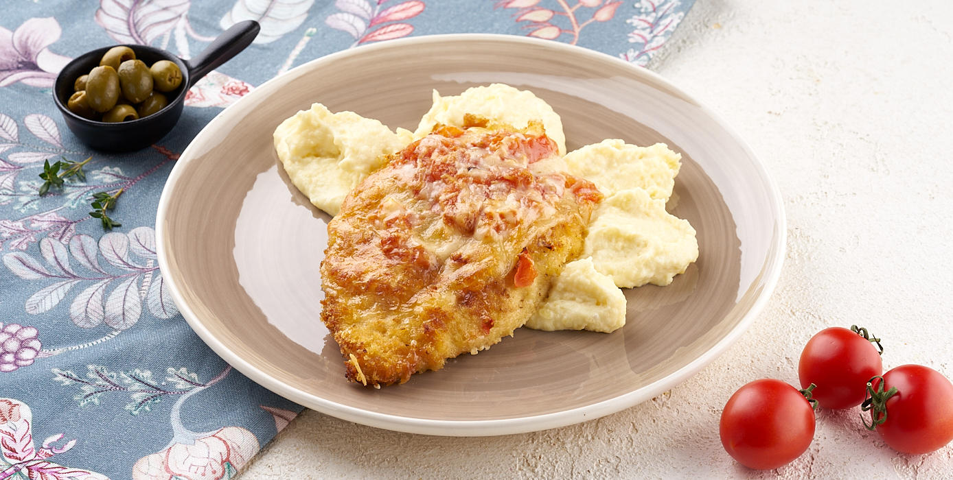 Милти: Шницель из куриной грудки с моцареллой и картофельным пюре