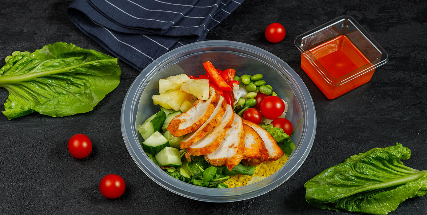 Милти: Зеленый боул с запеченной куриной грудкой и кус-кусом